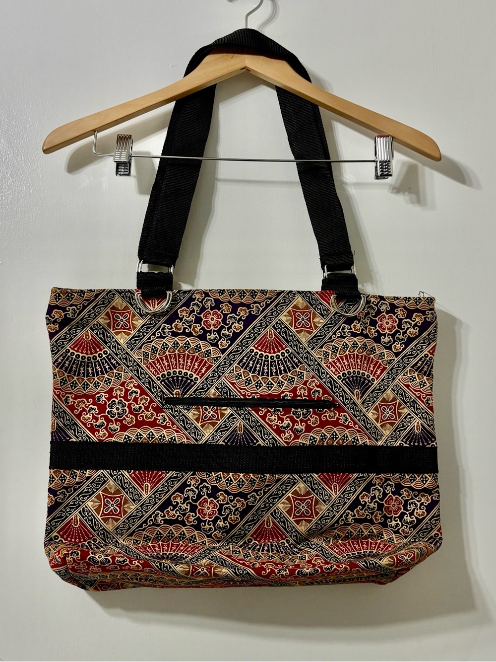 Stylish Patterned Tote Bag in Red and Black